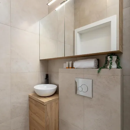 Slowackiego Comfy - Station By Renters Apartment *