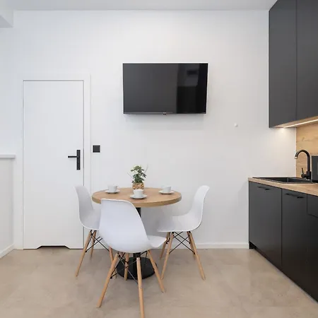 Lägenhet Slowackiego Comfy - Station By Renters